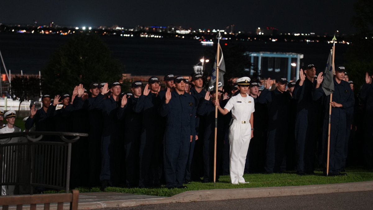 UsmmaO's tweet photo. Sweat. Teamwork. Determination.
The challenges of INDOC ended with a day of waterfront competition that pushed the Class of 2030 to rely on one another, proving
that success is built through teamwork and resilience.
#usmma #kingspoint #merchantmarine #leadership #actanonverba https://t.co/qjRy3ztLdO