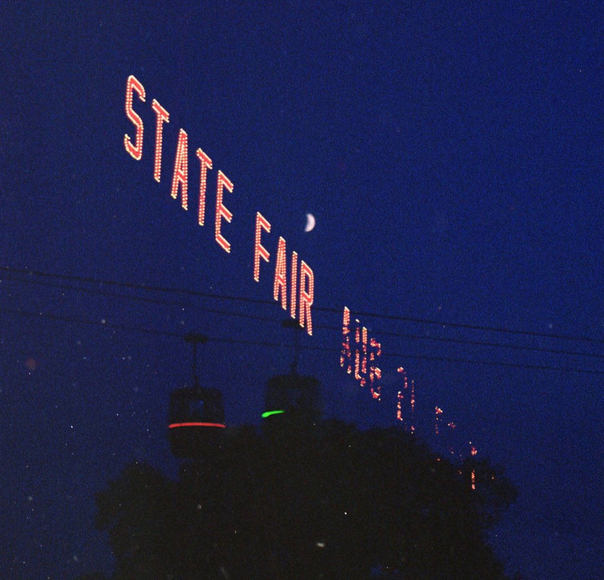 gailloveswolves's tweet photo. 35mm film from the Minnesota State Fair https://t.co/rHqrcEOEHQ