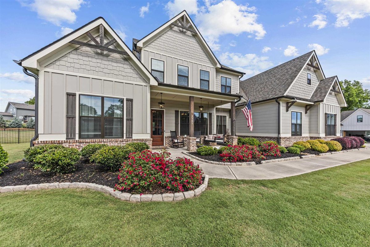 MaudeHicks17's tweet photo. It's hard to beat this listing in Greensboro. 4 bed, 4 bath, one great home.
#WhyGoAnywhereElse?   #CbLakeOconee https://t.co/Ox96coNZxa