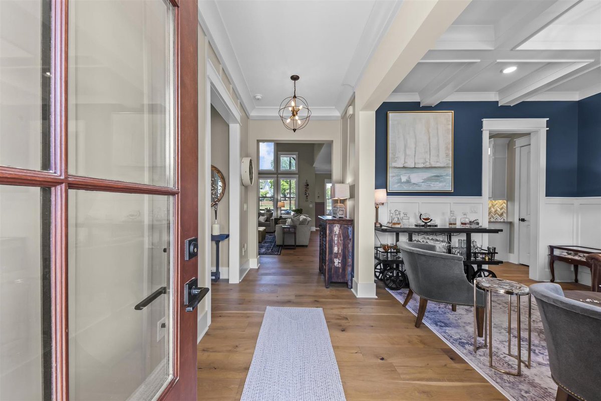 MaudeHicks17's tweet photo. It's hard to beat this listing in Greensboro. 4 bed, 4 bath, one great home.
#WhyGoAnywhereElse?   #CbLakeOconee https://t.co/Ox96coNZxa