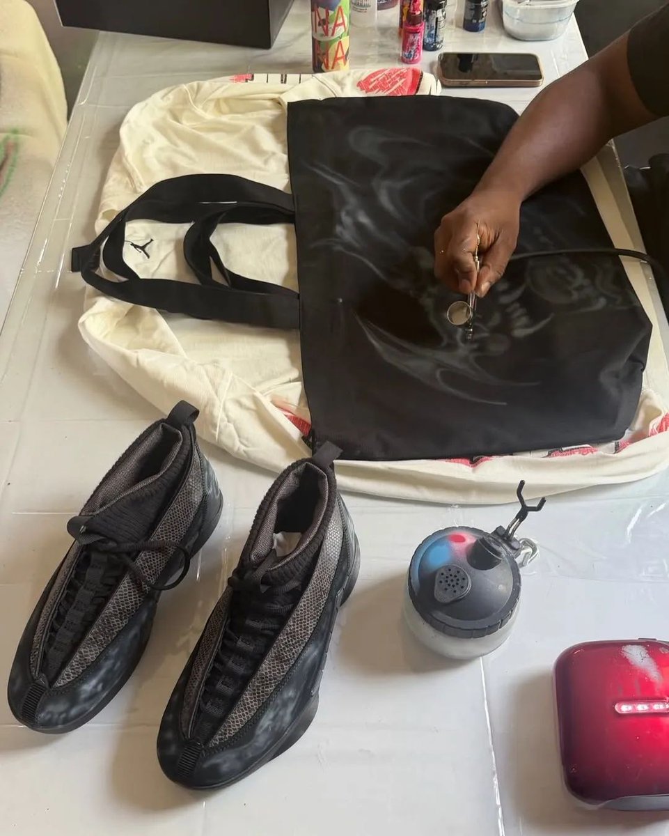 TheSiteSupply's tweet photo. The Air Jordan 15 “Snakeskin” is set to release later this year.

💵 $240
🗓️ November 7th https://t.co/ZpBxSWQdWm