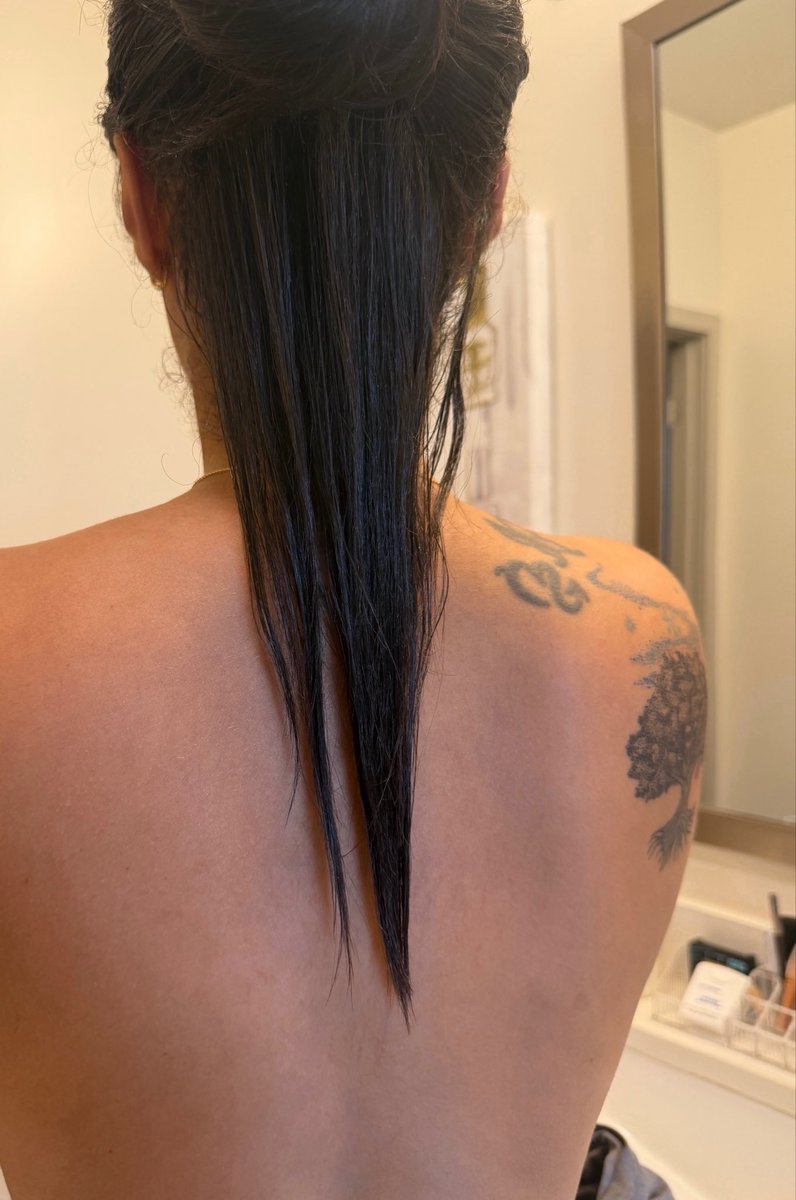 MsGrenaway_'s tweet photo. My hair growth in only 2 years >>>> https://t.co/mOFfzFgkFG