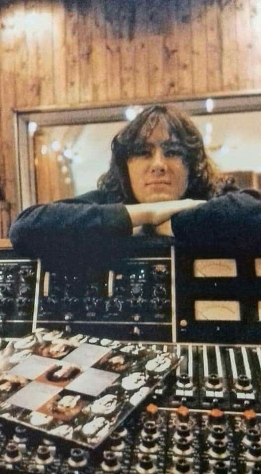 diamndstarhalos's tweet photo. #DefLeppard #JoeElliott https://t.co/SBakb233cD