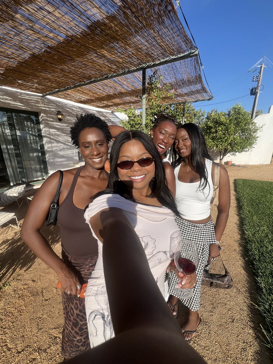 elizabethsonubi's tweet photo. club 30🎂 https://t.co/wRYqDpAQzC