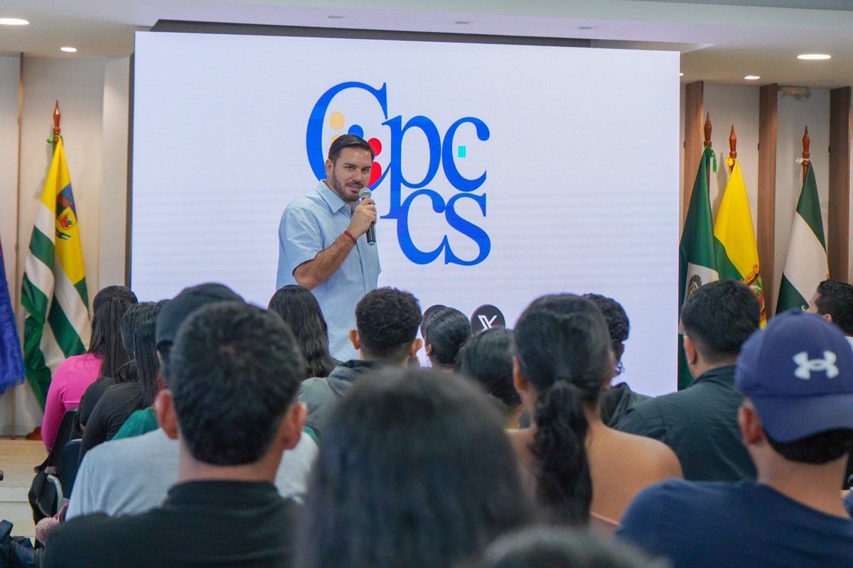 CpccsEc's tweet photo. 📍 En Babahoyo, el presidente, @AndresFantoniB, desarrolló una agenda territorial junto a jóvenes de la provincia, reafirmando que la participación ciudadana comienza cuando las nuevas generaciones conocen que también pueden proponer, incidir y contribuir a las decisiones de interés público.

✅A través de #MiVozParticipa, el #CPCCS continúa acercando estos espacios de formación y diálogo a la juventud ecuatoriana.