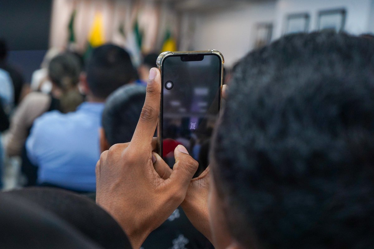 CpccsEc's tweet photo. 📍 En Babahoyo, el presidente, @AndresFantoniB, desarrolló una agenda territorial junto a jóvenes de la provincia, reafirmando que la participación ciudadana comienza cuando las nuevas generaciones conocen que también pueden proponer, incidir y contribuir a las decisiones de interés público.

✅A través de #MiVozParticipa, el #CPCCS continúa acercando estos espacios de formación y diálogo a la juventud ecuatoriana.