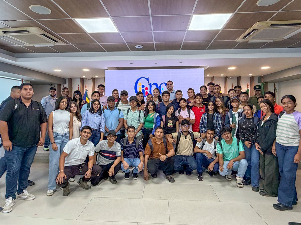 CpccsEc's tweet photo. 📍 En Babahoyo, el presidente, @AndresFantoniB, desarrolló una agenda territorial junto a jóvenes de la provincia, reafirmando que la participación ciudadana comienza cuando las nuevas generaciones conocen que también pueden proponer, incidir y contribuir a las decisiones de interés público.

✅A través de #MiVozParticipa, el #CPCCS continúa acercando estos espacios de formación y diálogo a la juventud ecuatoriana.