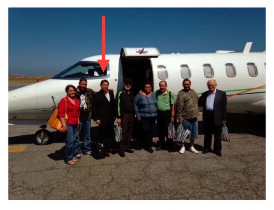 ortiz36309's tweet photo. @juandalmauPR En el PIP no hay cheques pero hay pagos en especie cuando el dictador Maduro te enviaba a buscar en un avión privado para ir a lamerle las botas.

Charlatán🤡🤡🤡🤡🤡🤡 https://t.co/OTOvXoD0h8