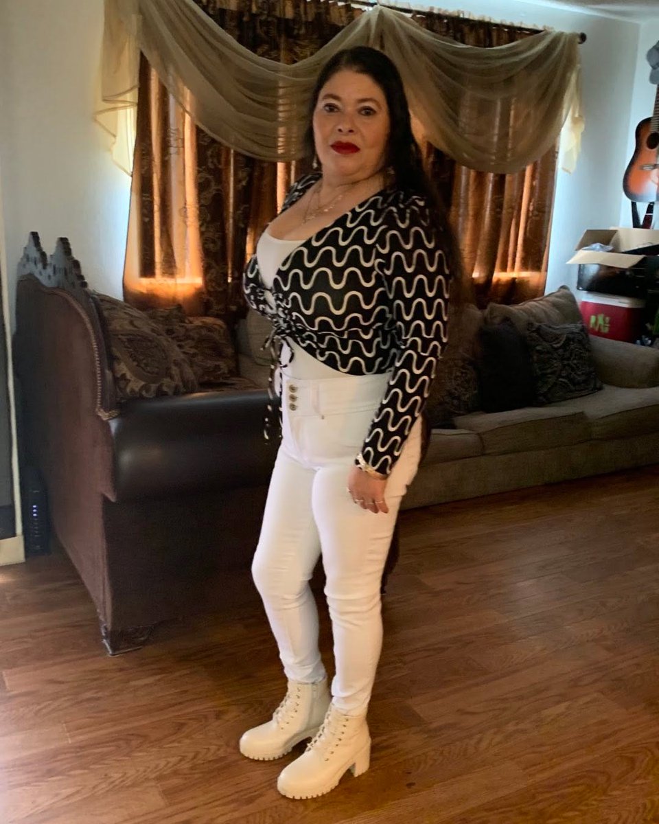 MargaritaGarX's tweet photo. Do you enjoy fucking older women who know exactly what they want? https://t.co/alRDLBuBQE https://t.co/uWlU4Xzs3C