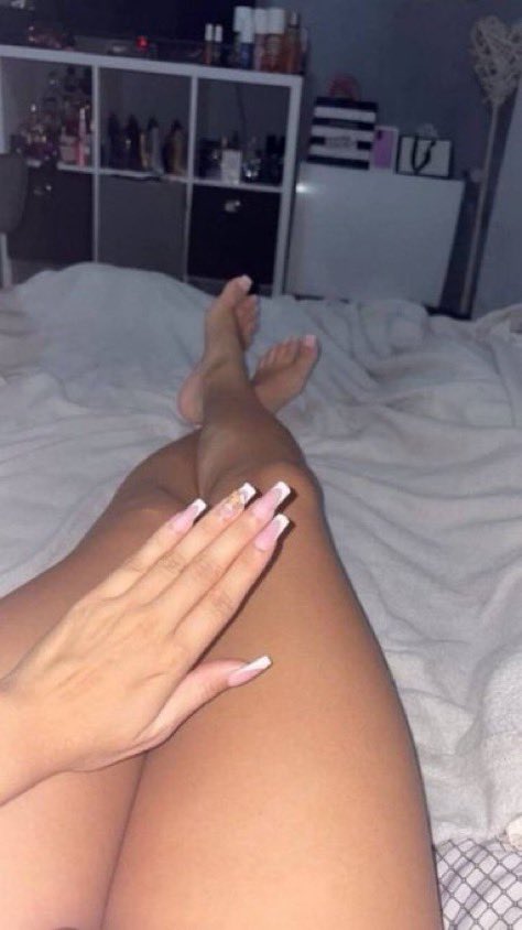 avalaboss's tweet photo. I need a male bestie so I can spam him when I want <3

Everything you need to know is in my bio.🔞 https://t.co/MVQITUDnYk