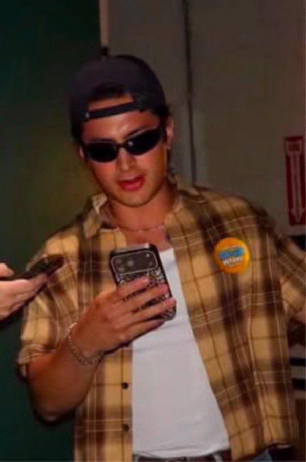 hudsonwilliamss's tweet photo. the matching phone cases โบ๏ธ https://t.co/XEcveeRhMD