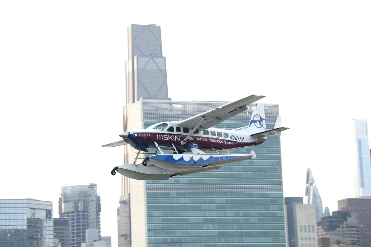 BigShotCoop's tweet photo. Seaplane coming in for a landing on the East River in New York City. https://t.co/YvmP9Bmmgr