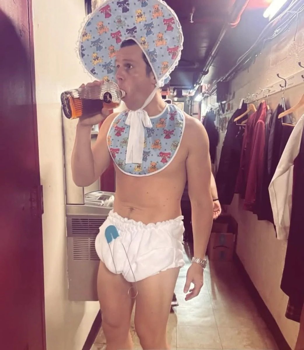 pissitions's tweet photo. this is just insane why is he infantilising himself? no wonder ariana left yo ass https://t.co/FZtUwuupWI
