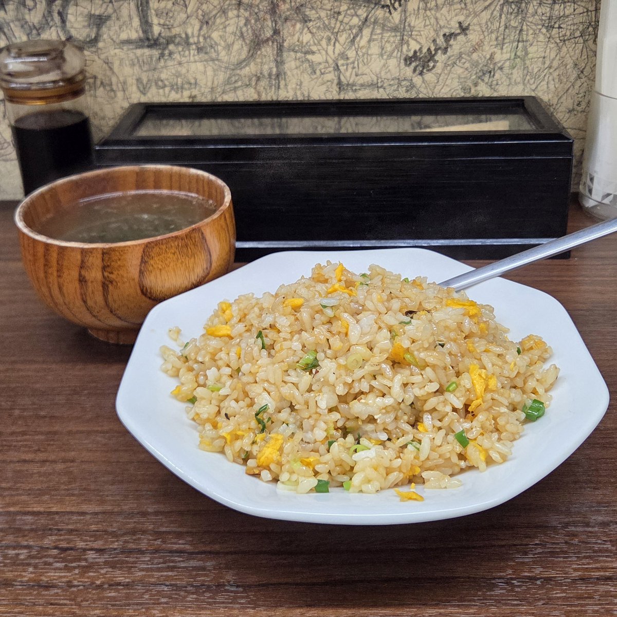 tako_ramen22's tweet photo. 大阪難波で炒飯¥280円。味も量も大満足 https://t.co/ncmgN5Ddkj
