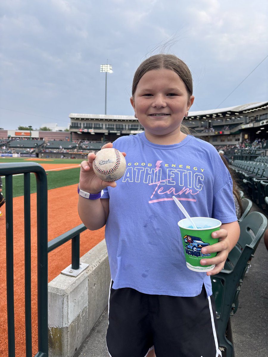 DBarbs1's tweet photo. @LIDucks  #flockfanofthegame   Fan of the game. Let’s go ducks https://t.co/Bfl3JAdu4f