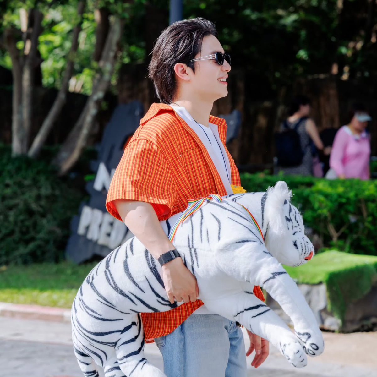 WEofficialTH's tweet photo. 280726 | Instagram Update

📸 art_krittanutt : สนุกตลอดทริปเลยครับ  @Williamjkp1 @Mela_Brand 🎸🐯🦁🐻🦒

🔗 : https://t.co/nBrMmpYd8u

#williamjkp #MELAxWILLIAM 
#MELAinCHIANGMAIxWILLIAMDAY1 #MELAinCHIANGMAIxWILLIAMDAY2 https://t.co/gRmpptwTPB
