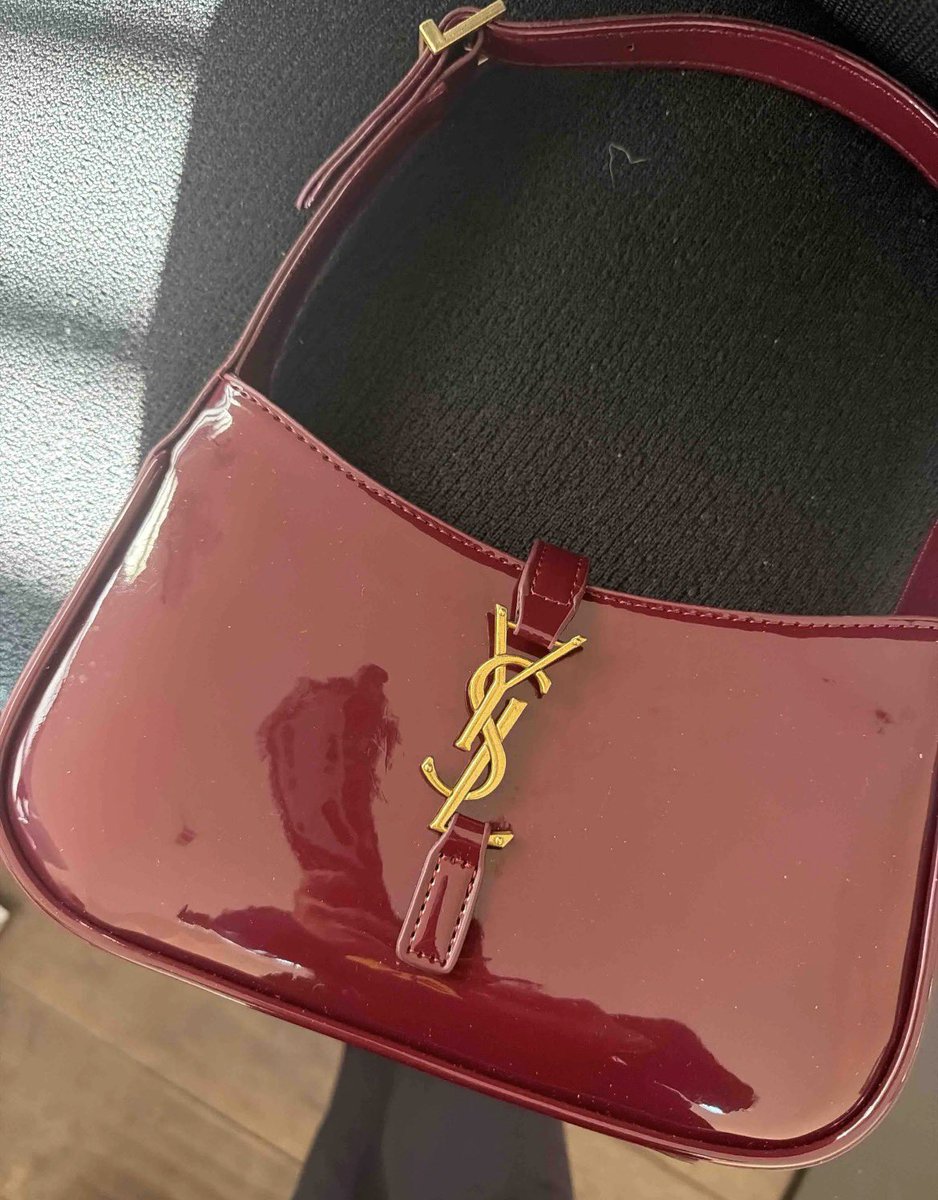vincecarter28's tweet photo. 1:1 Designer bags $50-$300 📲📈🛒 join our telegram channel https://t.co/QOoEH3F9mK for daily updates and you can dm me to make a purchase there or make a purchase through our website https://t.co/IjFJcOzcw1 https://t.co/3602rvoEiS