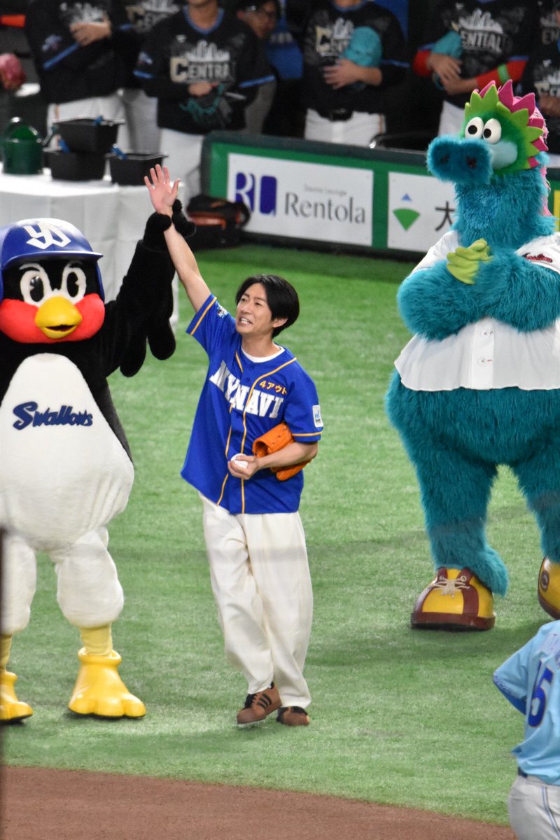 chonolson's tweet photo. 夏の恒例行事！

 #マイナビオールスターゲーム
 #ファーストピッチ
 #相葉雅紀 https://t.co/OTluHlHy9s