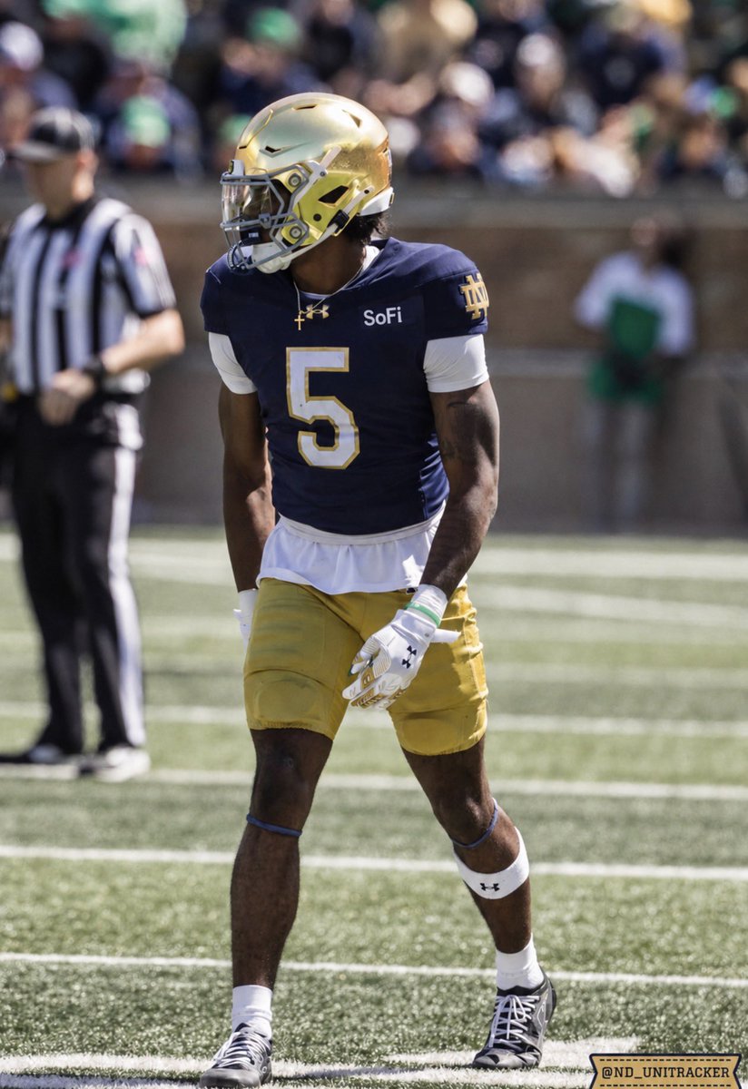 Fab0o0o's tweet photo. Not that I really care but it’d look so much better if they matched the patch to the jersey https://t.co/Ie1Zs7ytIr