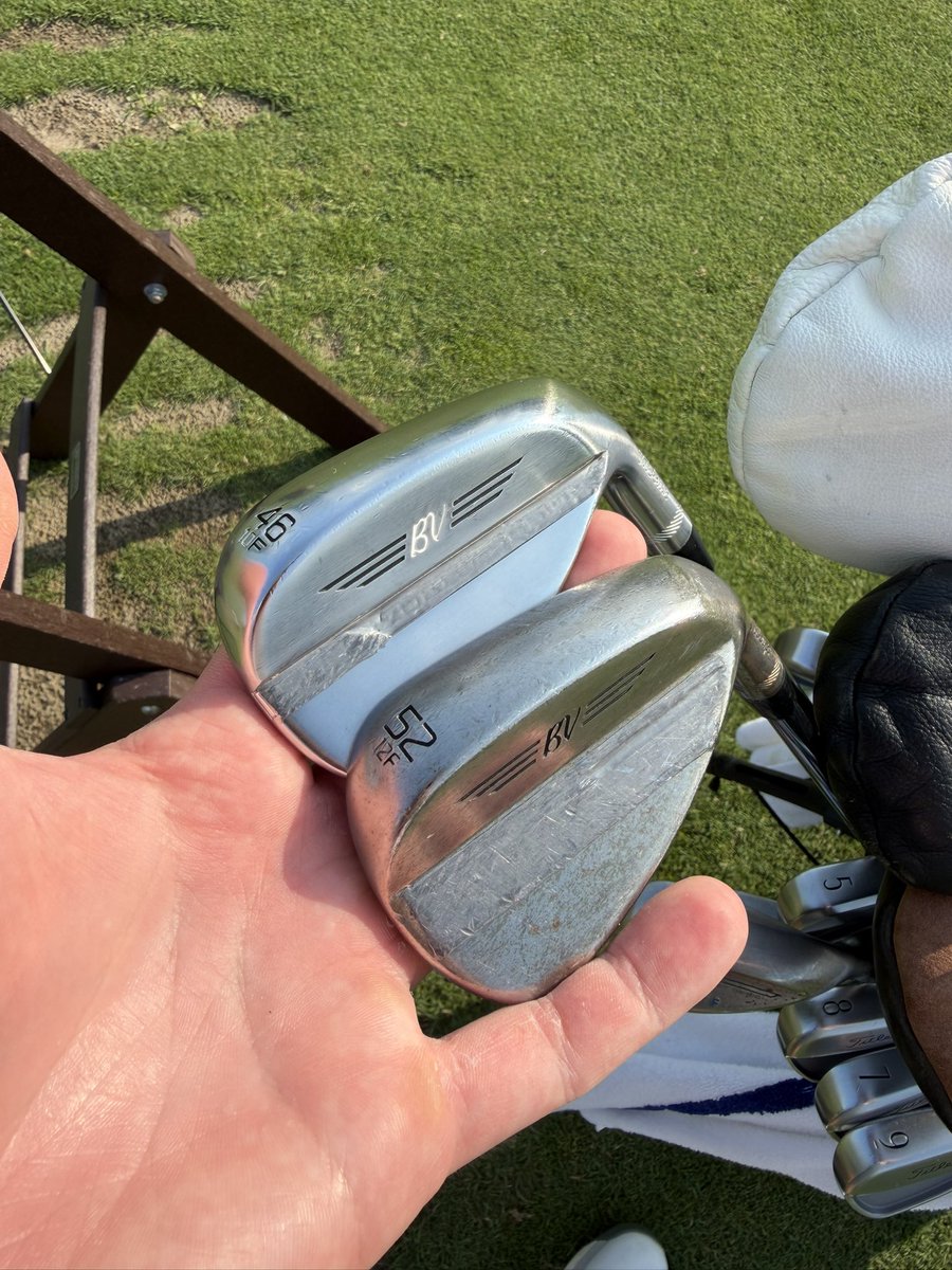 millerswhizzer's tweet photo. Part 2. Ball 2021 ProV1. Bag Hoofer https://t.co/hMfNrbkURB