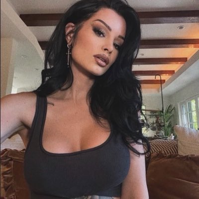 Saraya8v's tweet photo. #NewProfilePic https://t.co/8u75NI2MFV