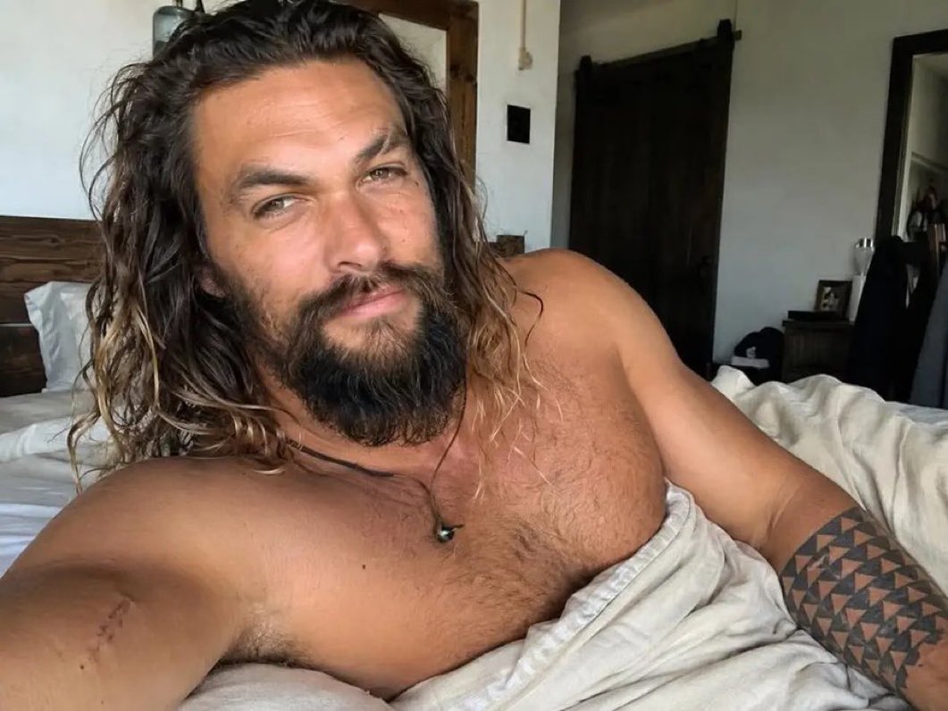 JasonMomoa1092's tweet photo. Going to bed alone 😭 https://t.co/mXiy8q4fb0