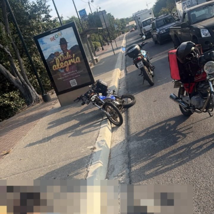 ATM_Transito's tweet photo. 🚨Se registra #Siniestro de tránsito en Av. Barcelona, cerca del Puente de la Patria, sentido hacia el centro.

Nuestros agentes se encuentran en el lugar brindando asistencia.

#CiudadDeTodos https://t.co/WeyFy6rErV