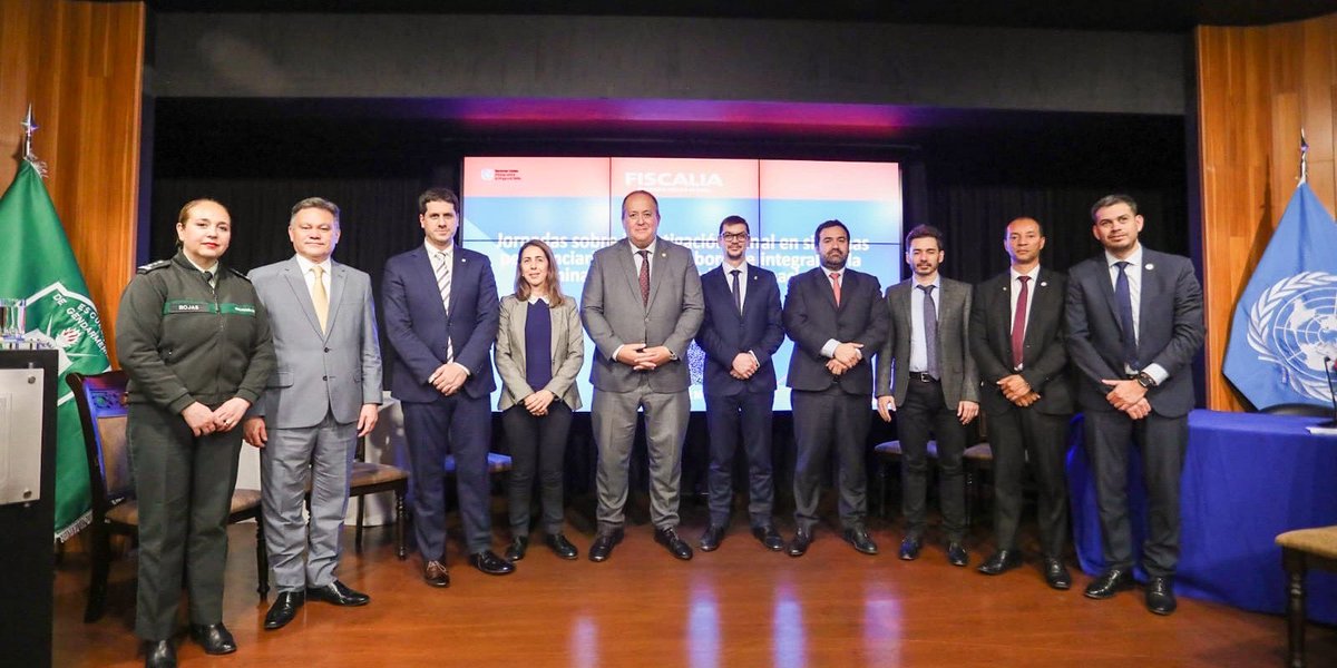 UNODCROCOL's tweet photo. #Chile 🇨🇱 | Junto a la Academia de la @FiscaliadeChile realizamos las jornadas sobre investigación penal y sistemas penitenciarios para un abordaje integral de la criminalidad organizada transnacional, en el marco de #PRISFRONT, con apoyo de @StateINL 🇺🇸

🧵 https://t.co/6QDvI7cNSO