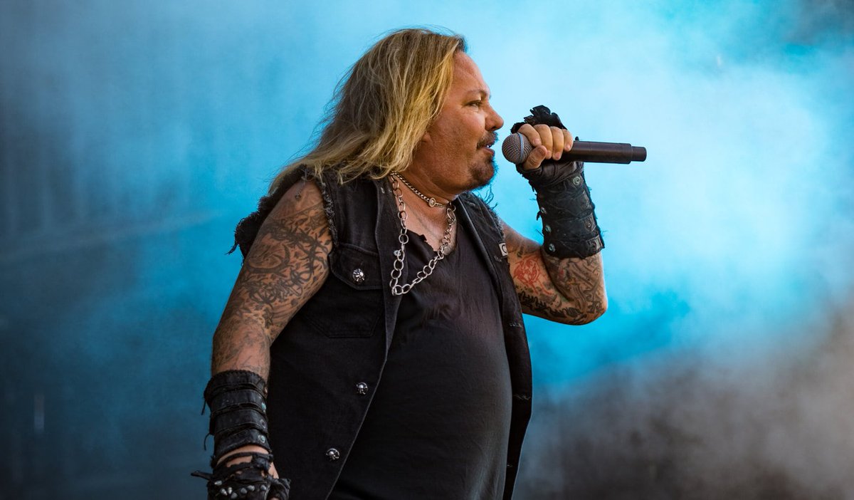 catholicguyshow's tweet photo. "Vince Neil &amp; I were in the urinals together and I remember he didn't wash his hands. I'm like 'What the hells going on around here?' Then I thought to myself, with everything he's done in his life not washing his hands is probably the last thing that's going to kill him." - Lino https://t.co/FjH9yfvyBt