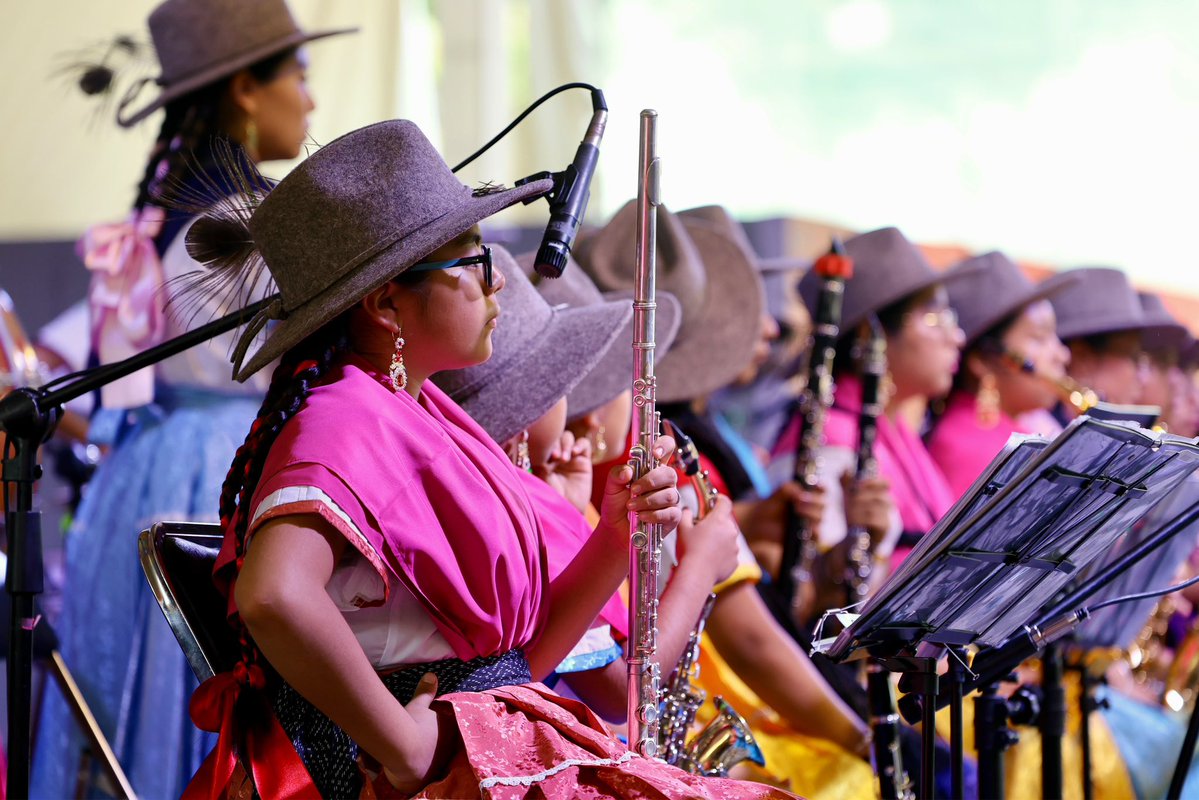 SECULTA_GobOax's tweet photo. 🎶 La Banda Filarmónica Femenil Yii Naban – Flores Vivas llenó la Plaza de la Danza con una presentación que destacó el talento, la disciplina y la fuerza de las mujeres que preservan la tradición musical de Oaxaca.

#Guelaguetza2026 #Oaxaca #SECULTA https://t.co/uwA4JG3XiO