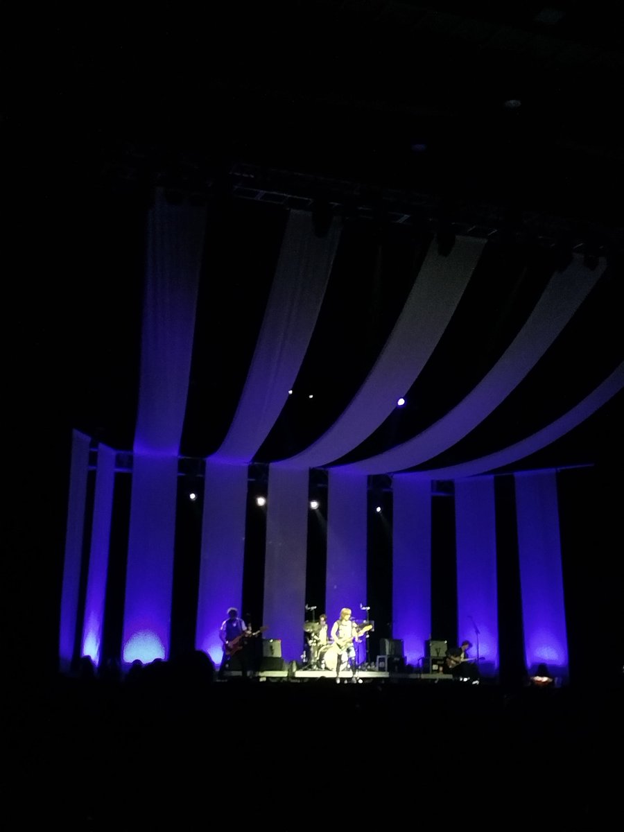 JossRojasR's tweet photo. Saludos @elwarpig @jcholby Si es cierto, The Pretenders no traían pantallas, jaja. Pero ni falta hicieron, muy buen concierto! A escuchar buenas rolas en #GabbaGabba https://t.co/LqVTgUjdoI
