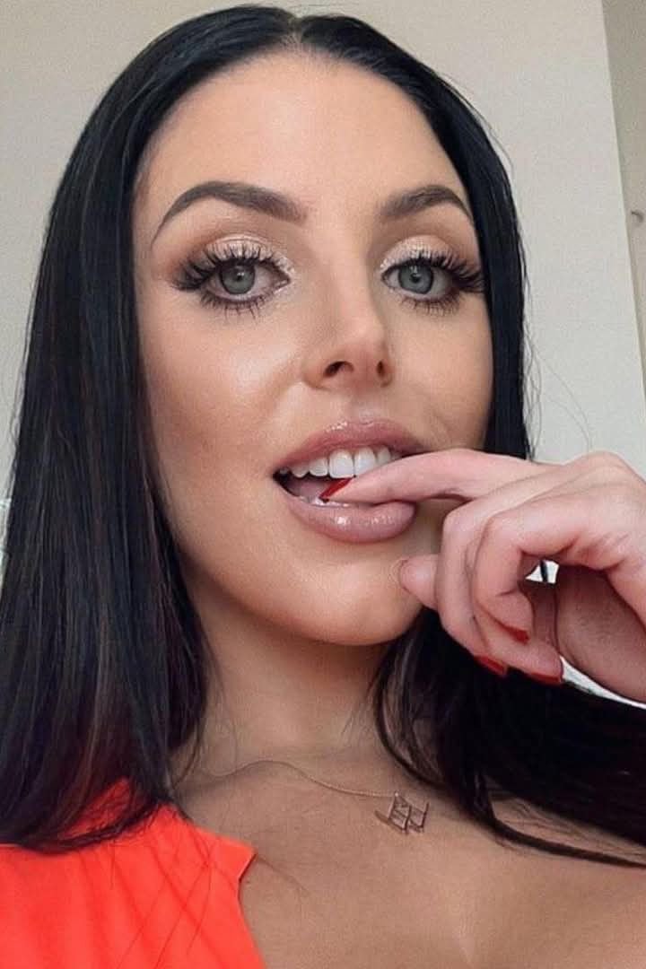 elite_divaz's tweet photo. Name 𝘼𝙣𝙜𝙚𝙡𝙖 𝙒𝙝𝙞𝙩𝙚🇦🇺
Date of Birth March 4, 1985
Age: 41 years
Height : 5’3″ (160 cm)
Weight: Approx. 58 kg
Body Measurements : 42-29-38
Birthplace Australia 🇦🇺
Nationality : Australian-American
Education: Graduate
Profession: Media Personality Director |Former Actress https://t.co/GBvxJY9v72