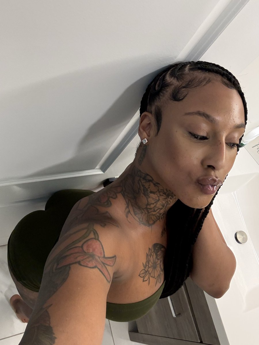 MizzTwerksum's tweet photo. Major discount on vip👀  https://t.co/e9ers9PSEh https://t.co/z5bpd7NfyR