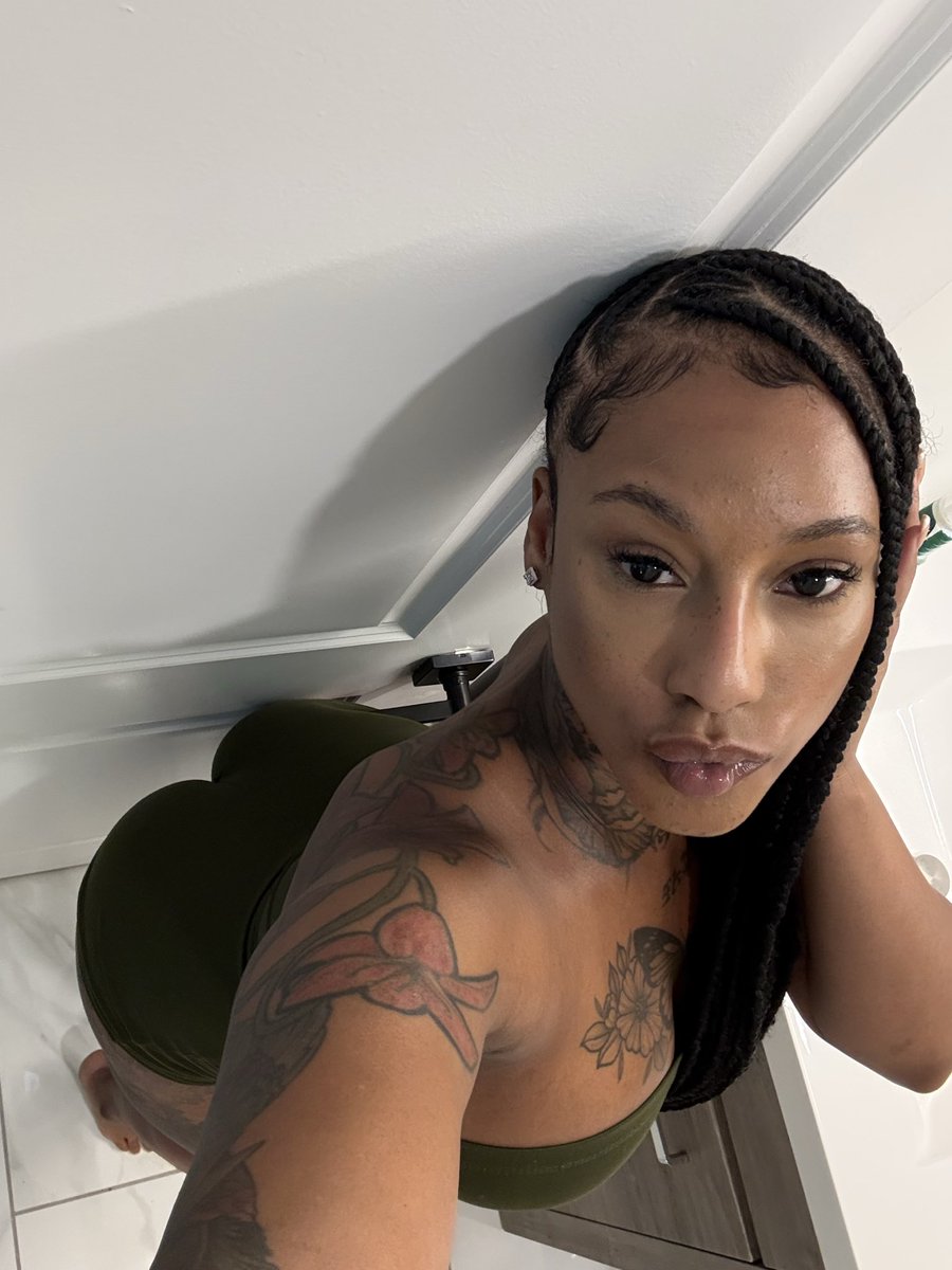 MizzTwerksum's tweet photo. Major discount on vip👀  https://t.co/e9ers9PSEh https://t.co/z5bpd7NfyR