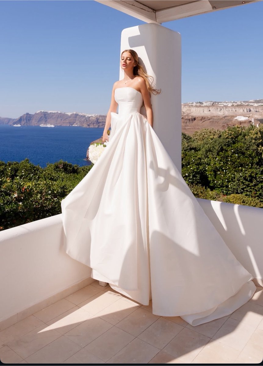 gabmartineelli's tweet photo. o vestido belíssimo. bella fez jus ao apelido dela https://t.co/ZF5JXZ8x07