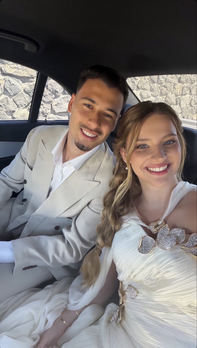 ArsenalN7's tweet photo. Massive congratulations to Gabriel Martinelli and his partner, Isabella, on their marriage today ❤️ https://t.co/J6ffBGbZtI