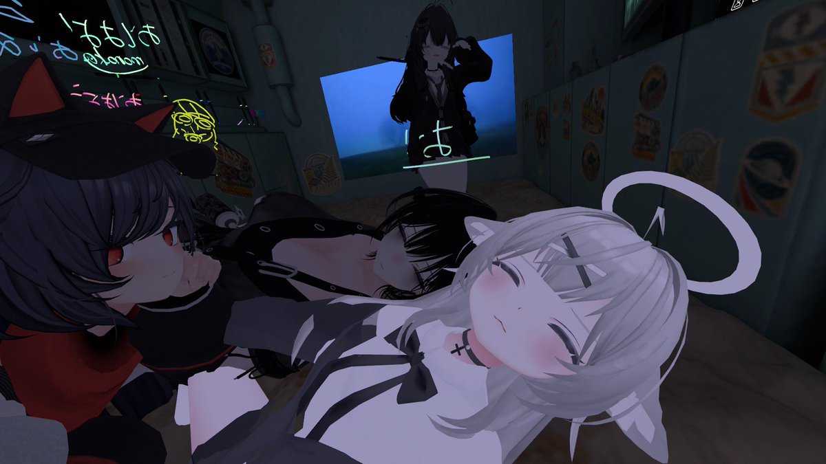 END_000525's tweet photo. おはよ〜‼️起きたら背後にらうが静かに佇んでた('ω' ;) https://t.co/vnFjT6GYHd