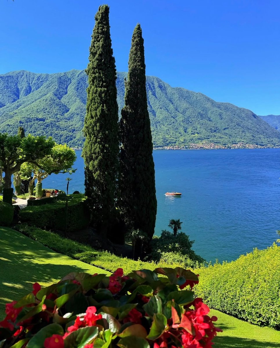 echoesofworld's tweet photo. Lake Como,Italy https://t.co/xlhebYVVP2