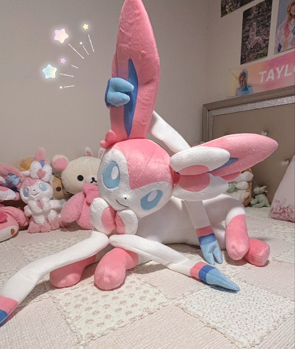 leslieviolet13's tweet photo. Life size sylveon, peak 🙂‍↕️ https://t.co/Ys1HuPpcyT