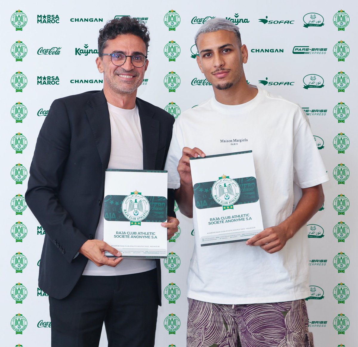 RCAofficiel's tweet photo. Signed and sealed 💚 https://t.co/C0smXSruAW