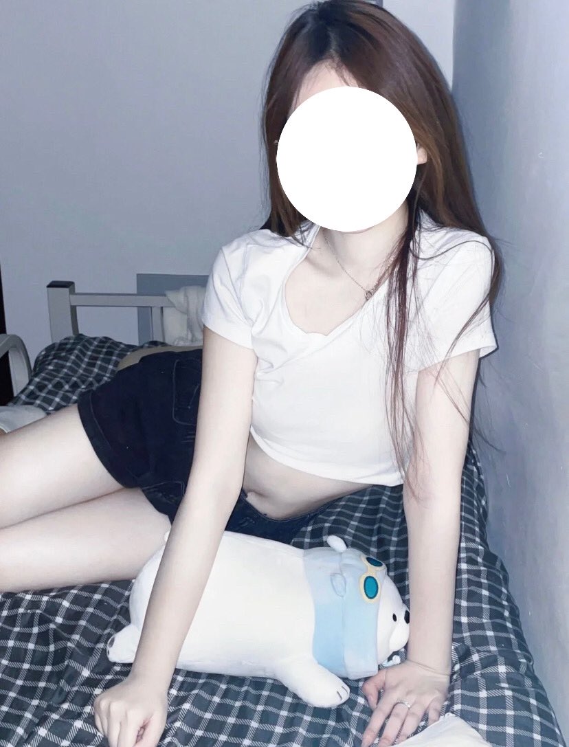 QlingChloe's tweet photo. 前幾天有個媽媽帶小孩來看牙
看診的時候胸不小心碰到他
結果他居然有反應了…
想問問 男生都這麼容易有感覺嗎 ಠ_ಠ
#實戰約 #一次性 https://t.co/WFPgIou0S7