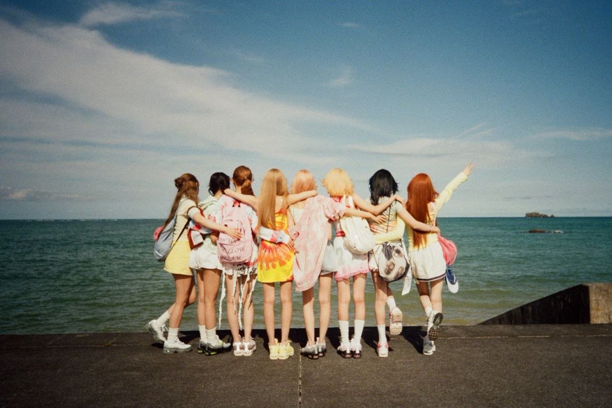 kwimyeon's tweet photo. 波の音に包まれて、心までやさしくなる.
この海が、私の小さな秘密みたい 🪼 https://t.co/DFPUOUamOn