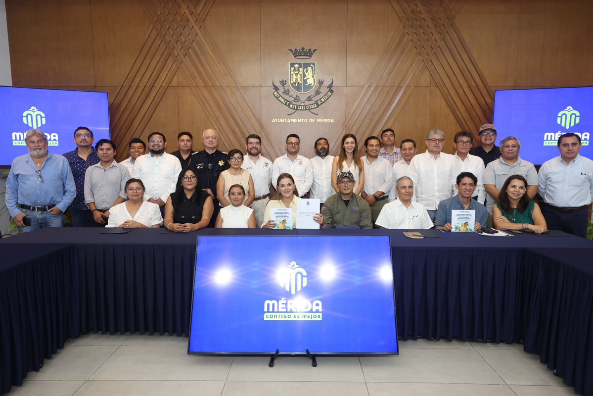 CeciliaPatronL's tweet photo. 🐾 Presentamos la propuesta del nuevo Reglamento para la Protección y Bienestar de la Fauna del Municipio de Mérida.

Una propuesta construida con la participación del Consejo Consultivo para la Protección y Bienestar de la Fauna del Municipio de Mérida, integrado por autoridades, academia, especialistas, asociaciones en pro del bienestar animal y el Comité de Rescatistas, para fortalecer la prevención, protección y bienestar animal mediante un marco jurídico moderno y reglas claras.

Tras su validación por el Consejo Consultivo, la propuesta será presentada al Cabildo para su análisis, discusión y, en su caso, aprobación.

💚 Seguimos construyendo una Mérida más humana, donde el bienestar de los seres sintientes también es una prioridad.

#MéridaContigoEsMejor