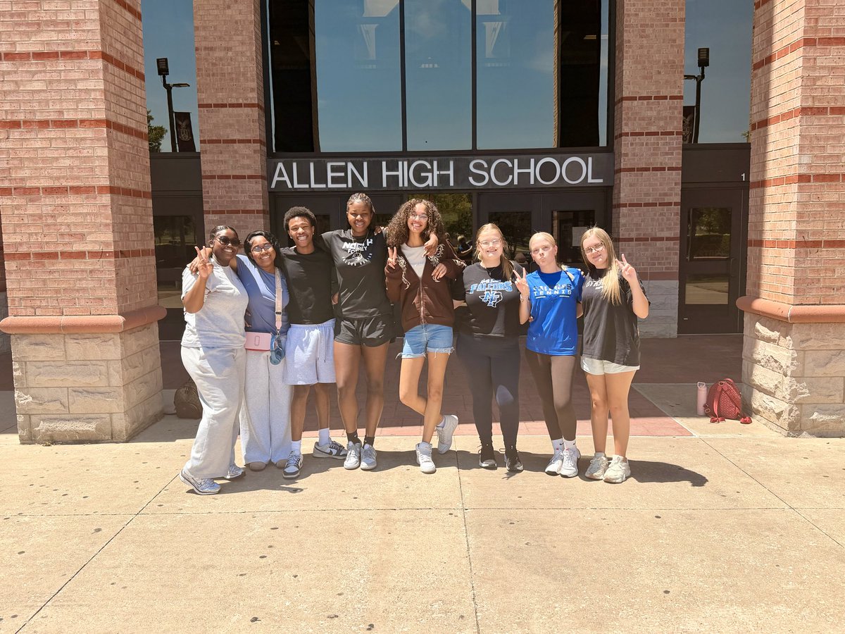 NorthForneyFMP's tweet photo. Different schools. One mission. Making a difference. We had an incredible time at our 2nd Annual Think Tank Workshop alongside fellow PALs programs, learning, collaborating, and growing as leaders. #NorthSidePride #trueNorth @NFHS_TrueNorth @DerriceR https://t.co/XGwPQ1bpY8