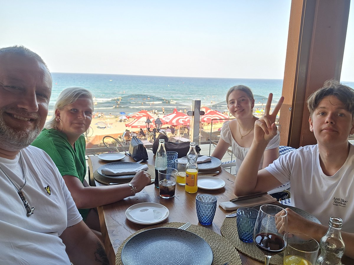 Neluzzz's tweet photo. Vakantie #goodlife #family ๐ค๐๐ค https://t.co/QiZbBIudt0