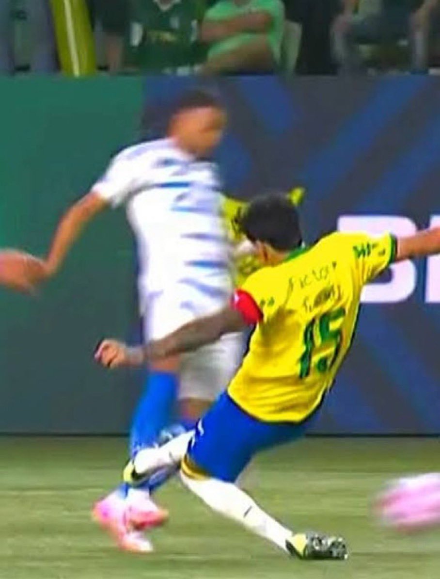 DirceuTavares16's tweet photo. Vc tem razão irmão... Inclusive já aconteceu e não deu em nada (nem cartão vermelho levou, diga-se)!

Bom ponto levantando pelo amigo palmeirense... https://t.co/gEP93ri8NL