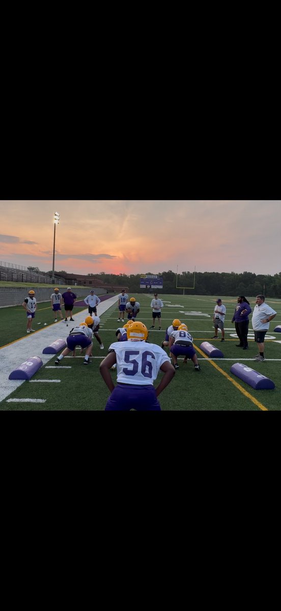 matthewbanner7's tweet photo. Beautiful morning in Roberta, Ga! Pads were poppin! God Bless and Go Eagles! @CCEaglesFootba1 https://t.co/jzp8J4fObA