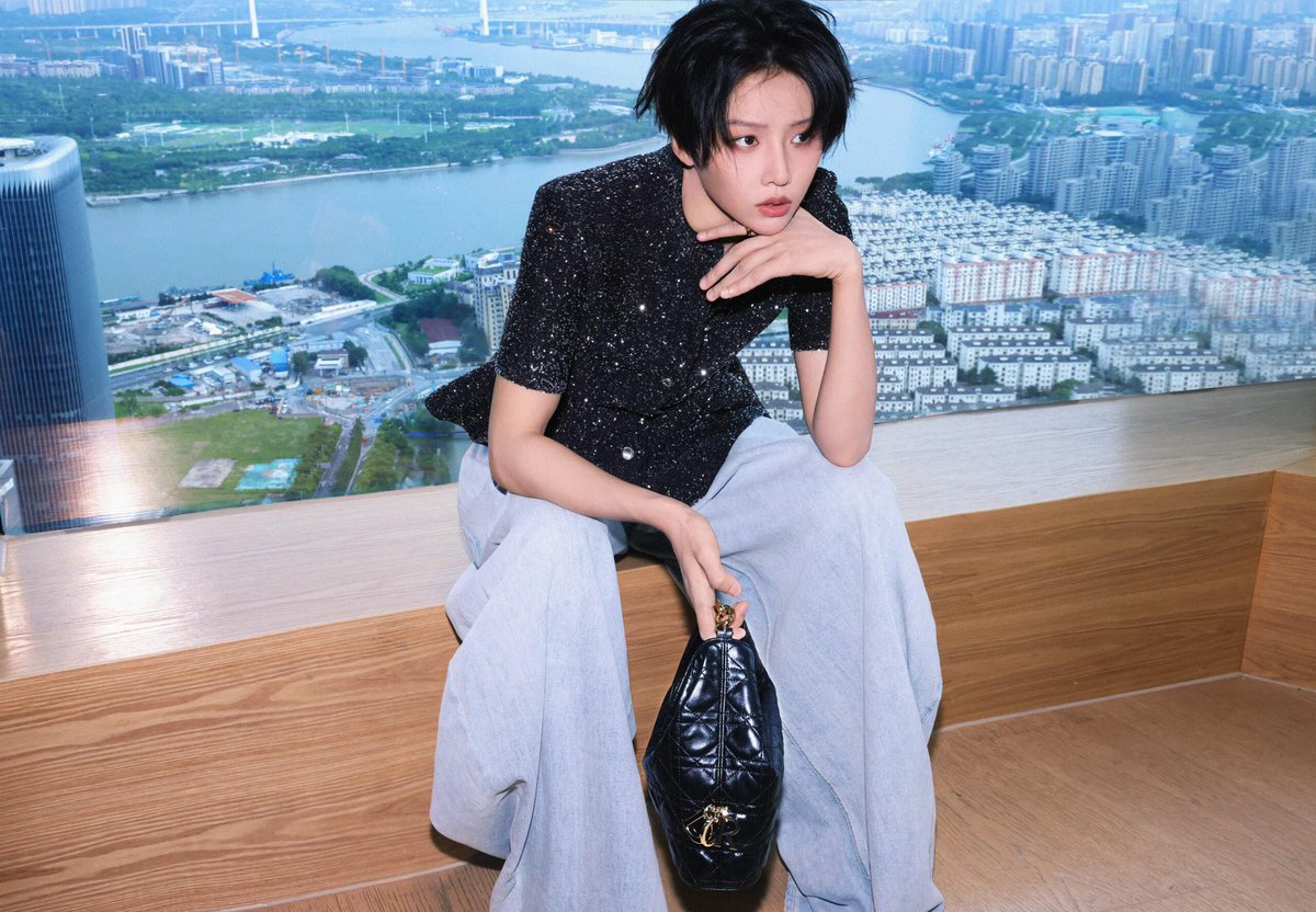 liuyuxinbr's tweet photo. ℝ𝕖𝕕𝕖𝕤 | 16.07.2026 - Liu Yuxin compartilhou fotos promovendo a @Dior em seu perfil do #RedNote.
#刘雨昕 #XINLiu #LiuYuxin https://t.co/bV603VsT9e