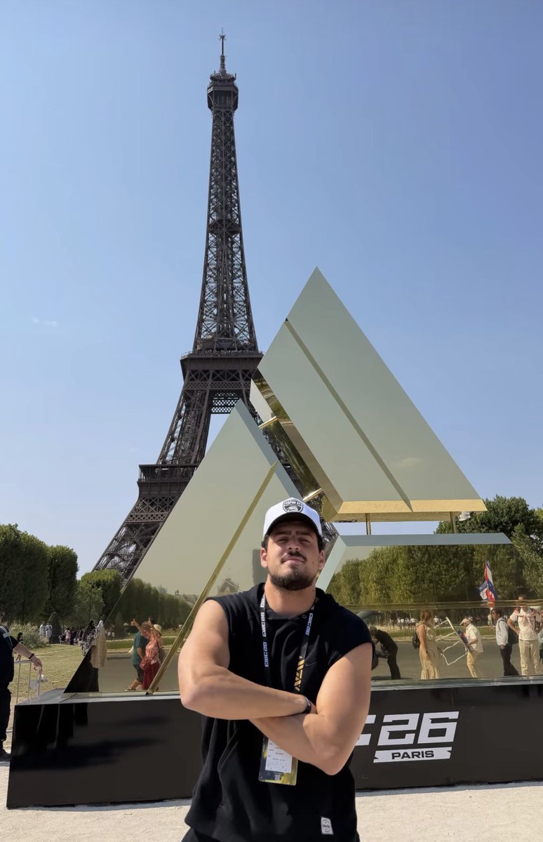 gozacaoalheia's tweet photo. Jon Vlogs https://t.co/g2SF9SDPhp