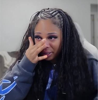 Bazzzy12's tweet photo. 🚨FALLEN OFF STREAMER: Zoe Spencer, throws HOMOPHOBIC slurs against PlaqueBoyMax in new Discord rant, calling him a F*G. 
(Thread) https://t.co/ADJCIGu5BK